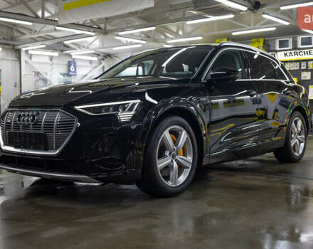 Чорний Ауді E-Tron, об'ємом двигуна 0 л та пробігом 99 тис. км за 33900 $, фото 4 на Automoto.ua