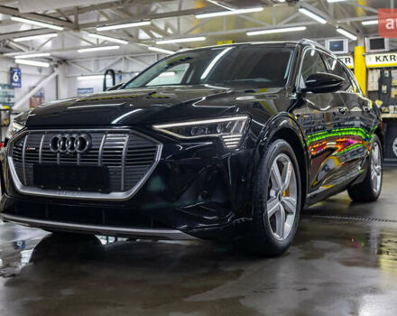 Чорний Ауді E-Tron, об'ємом двигуна 0 л та пробігом 99 тис. км за 33900 $, фото 3 на Automoto.ua