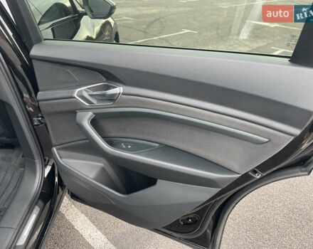 Чорний Ауді E-Tron, об'ємом двигуна 0 л та пробігом 22 тис. км за 33999 $, фото 37 на Automoto.ua