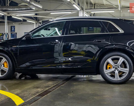 Чорний Ауді E-Tron, об'ємом двигуна 0 л та пробігом 99 тис. км за 33900 $, фото 14 на Automoto.ua