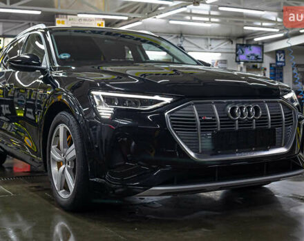 Чорний Ауді E-Tron, об'ємом двигуна 0 л та пробігом 99 тис. км за 33900 $, фото 7 на Automoto.ua