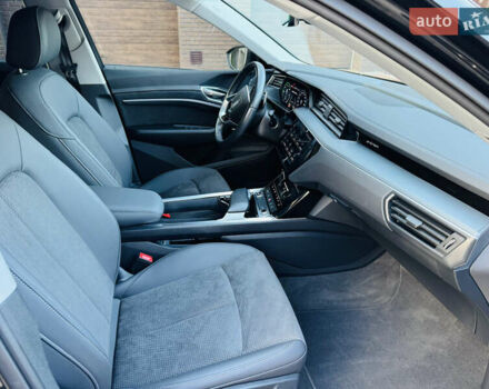 Чорний Ауді E-Tron, об'ємом двигуна 0 л та пробігом 27 тис. км за 38700 $, фото 18 на Automoto.ua