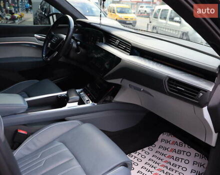 Черный Ауди E-Tron, объемом двигателя 0 л и пробегом 50 тыс. км за 39900 $, фото 54 на Automoto.ua