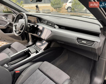 Чорний Ауді E-Tron, об'ємом двигуна 0 л та пробігом 35 тис. км за 37300 $, фото 43 на Automoto.ua