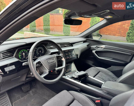 Черный Ауди E-Tron, объемом двигателя 0 л и пробегом 22 тыс. км за 37700 $, фото 24 на Automoto.ua