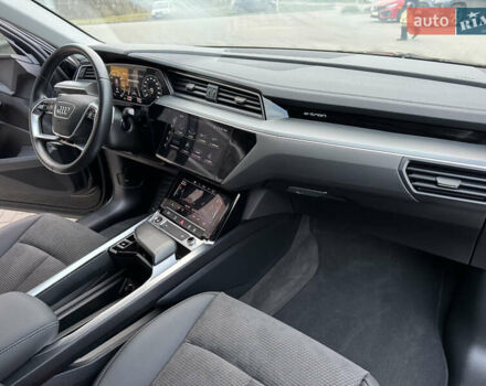 Чорний Ауді E-Tron, об'ємом двигуна 0 л та пробігом 35 тис. км за 37900 $, фото 45 на Automoto.ua