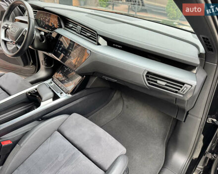 Черный Ауди E-Tron, объемом двигателя 0 л и пробегом 22 тыс. км за 37700 $, фото 31 на Automoto.ua