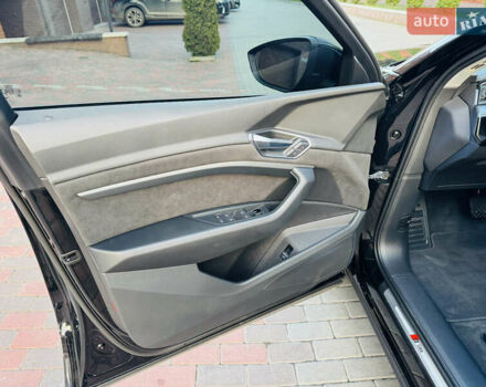 Чорний Ауді E-Tron, об'ємом двигуна 0 л та пробігом 27 тис. км за 38700 $, фото 27 на Automoto.ua