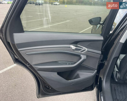 Чорний Ауді E-Tron, об'ємом двигуна 0 л та пробігом 21 тис. км за 34950 $, фото 31 на Automoto.ua