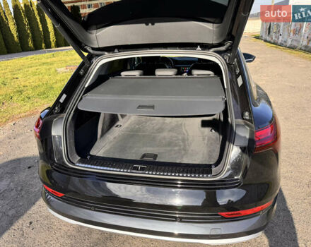 Чорний Ауді E-Tron, об'ємом двигуна 0 л та пробігом 70 тис. км за 36900 $, фото 34 на Automoto.ua