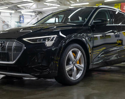 Чорний Ауді E-Tron, об'ємом двигуна 0 л та пробігом 99 тис. км за 33900 $, фото 6 на Automoto.ua