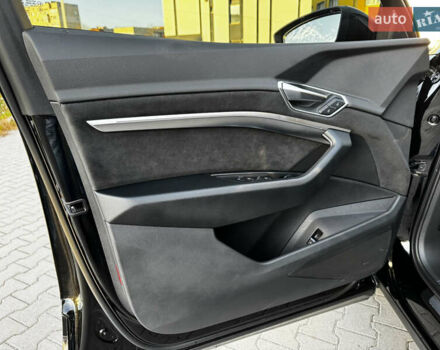 Черный Ауди E-Tron, объемом двигателя 0 л и пробегом 38 тыс. км за 37300 $, фото 23 на Automoto.ua