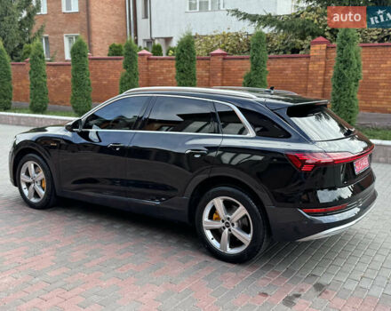 Черный Ауди E-Tron, объемом двигателя 0 л и пробегом 42 тыс. км за 38500 $, фото 8 на Automoto.ua