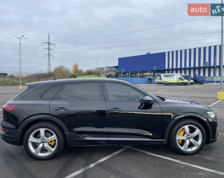 Чорний Ауді E-Tron, об'ємом двигуна 0 л та пробігом 22 тис. км за 33999 $, фото 3 на Automoto.ua