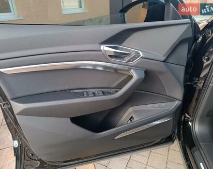 Черный Ауди E-Tron, объемом двигателя 0 л и пробегом 120 тыс. км за 35950 $, фото 29 на Automoto.ua