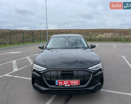 Чорний Ауді E-Tron, об'ємом двигуна 0 л та пробігом 21 тис. км за 34950 $, фото 4 на Automoto.ua