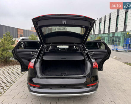 Чорний Ауді E-Tron, об'ємом двигуна 0 л та пробігом 35 тис. км за 37300 $, фото 49 на Automoto.ua