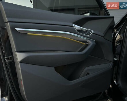 Черный Ауди E-Tron, объемом двигателя 0 л и пробегом 35 тыс. км за 38850 $, фото 47 на Automoto.ua