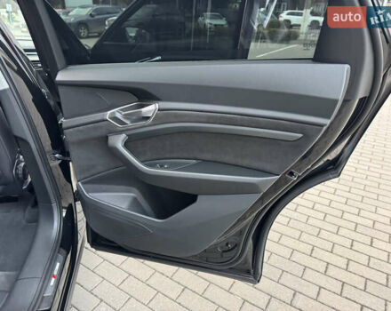 Чорний Ауді E-Tron, об'ємом двигуна 0 л та пробігом 35 тис. км за 37900 $, фото 48 на Automoto.ua