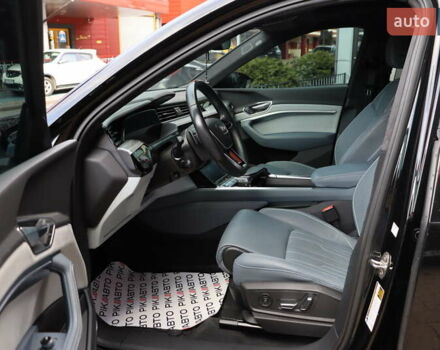 Черный Ауди E-Tron, объемом двигателя 0 л и пробегом 50 тыс. км за 39900 $, фото 15 на Automoto.ua