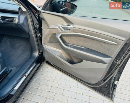 Чорний Ауді E-Tron, об'ємом двигуна 0 л та пробігом 27 тис. км за 38700 $, фото 21 на Automoto.ua