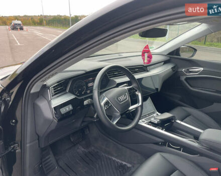 Чорний Ауді E-Tron, об'ємом двигуна 0 л та пробігом 21 тис. км за 34950 $, фото 39 на Automoto.ua