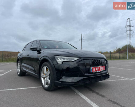 Чорний Ауді E-Tron, об'ємом двигуна 0 л та пробігом 21 тис. км за 34950 $, фото 3 на Automoto.ua