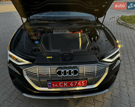 Черный Ауди E-Tron, объемом двигателя 0 л и пробегом 38 тыс. км за 37300 $, фото 38 на Automoto.ua
