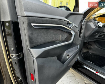 Черный Ауди E-Tron, объемом двигателя 0 л и пробегом 38 тыс. км за 37300 $, фото 25 на Automoto.ua