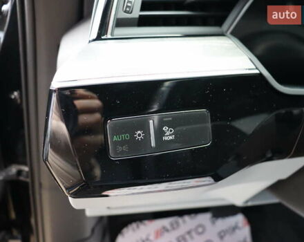 Черный Ауди E-Tron, объемом двигателя 0 л и пробегом 50 тыс. км за 39900 $, фото 19 на Automoto.ua