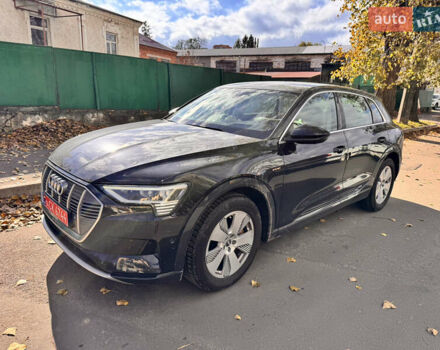 Чорний Ауді E-Tron, об'ємом двигуна 0 л та пробігом 70 тис. км за 36900 $, фото 4 на Automoto.ua