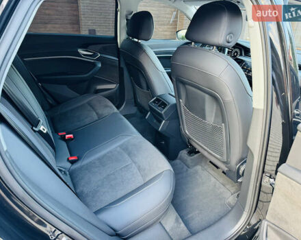 Чорний Ауді E-Tron, об'ємом двигуна 0 л та пробігом 27 тис. км за 38700 $, фото 22 на Automoto.ua