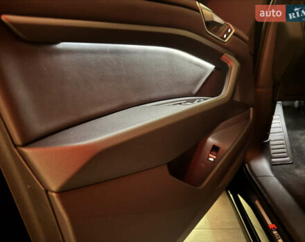 Черный Ауди E-Tron, объемом двигателя 0 л и пробегом 22 тыс. км за 37700 $, фото 63 на Automoto.ua