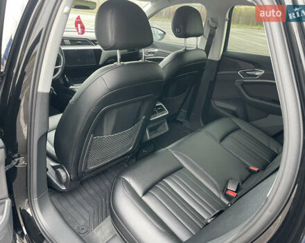 Чорний Ауді E-Tron, об'ємом двигуна 0 л та пробігом 22 тис. км за 33999 $, фото 40 на Automoto.ua