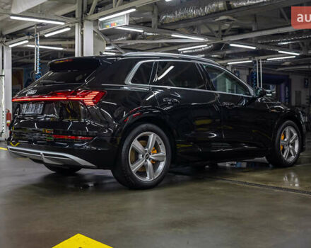 Чорний Ауді E-Tron, об'ємом двигуна 0 л та пробігом 99 тис. км за 33900 $, фото 9 на Automoto.ua