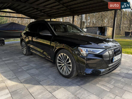 Чорний Ауді E-Tron, об'ємом двигуна 0 л та пробігом 123 тис. км за 33500 $, фото 1 на Automoto.ua