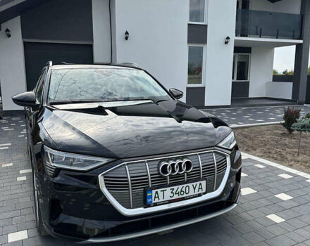 Чорний Ауді E-Tron, об'ємом двигуна 0 л та пробігом 130 тис. км за 26500 $, фото 1 на Automoto.ua