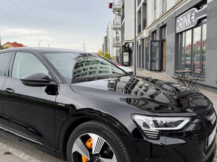 Чорний Ауді E-Tron, об'ємом двигуна 0 л та пробігом 60 тис. км за 39000 $, фото 1 на Automoto.ua