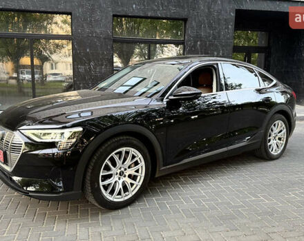 Чорний Ауді E-Tron, об'ємом двигуна 0 л та пробігом 137 тис. км за 28499 $, фото 1 на Automoto.ua