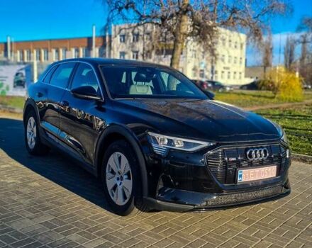 Чорний Ауді E-Tron, об'ємом двигуна 0 л та пробігом 33 тис. км за 28500 $, фото 1 на Automoto.ua