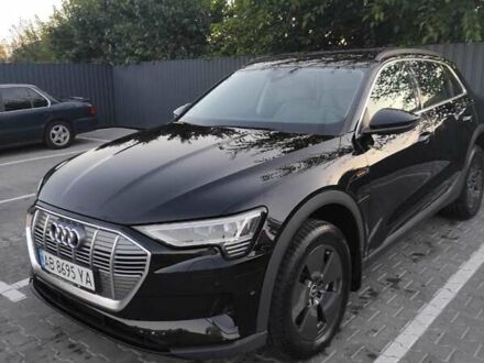 Черный Ауди E-Tron, объемом двигателя 0 л и пробегом 48 тыс. км за 29900 $, фото 1 на Automoto.ua