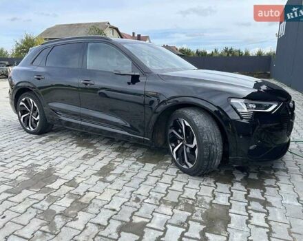 Черный Ауди E-Tron, объемом двигателя 0 л и пробегом 105 тыс. км за 37900 $, фото 1 на Automoto.ua