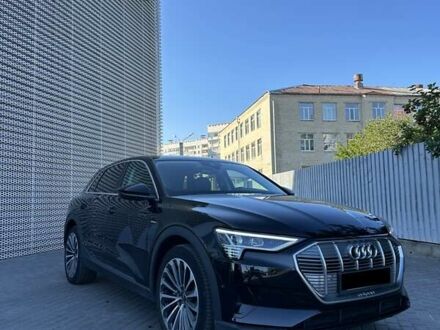 Черный Ауди E-Tron, объемом двигателя 0 л и пробегом 33 тыс. км за 31500 $, фото 1 на Automoto.ua