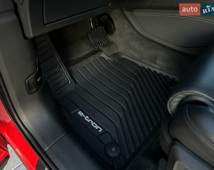 Красный Ауди E-Tron, объемом двигателя 0 л и пробегом 64 тыс. км за 34900 $, фото 55 на Automoto.ua