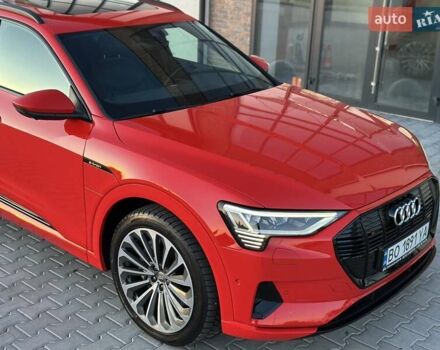 Красный Ауди E-Tron, объемом двигателя 0 л и пробегом 64 тыс. км за 34900 $, фото 6 на Automoto.ua