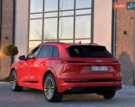 Красный Ауди E-Tron, объемом двигателя 0 л и пробегом 64 тыс. км за 34900 $, фото 1 на Automoto.ua