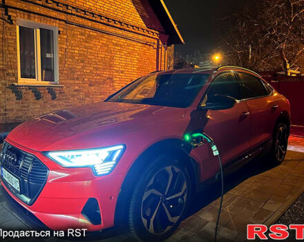 Червоний Ауді E-Tron, об'ємом двигуна 0.28 л та пробігом 47 тис. км за 41200 $, фото 3 на Automoto.ua