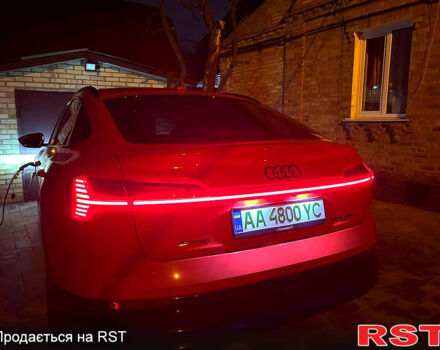 Червоний Ауді E-Tron, об'ємом двигуна 0.28 л та пробігом 47 тис. км за 41200 $, фото 4 на Automoto.ua