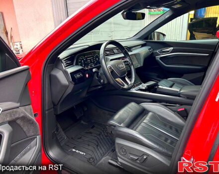 Червоний Ауді E-Tron, об'ємом двигуна 0.28 л та пробігом 47 тис. км за 41200 $, фото 12 на Automoto.ua