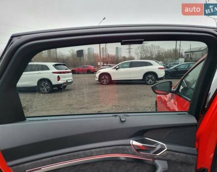 Червоний Ауді E-Tron, об'ємом двигуна 0 л та пробігом 51 тис. км за 46888 $, фото 57 на Automoto.ua